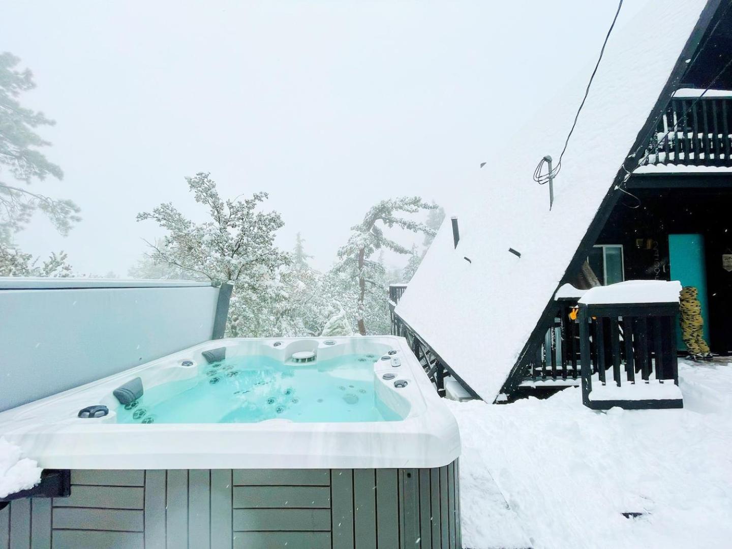 Dog Friendly A-frame Hot Tub Nature Views Holiday home Idyllwild