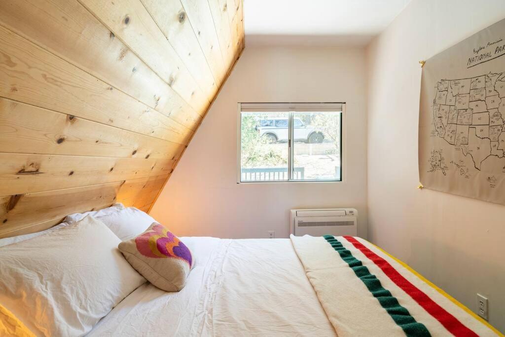 Dog Friendly A-frame Hot Tub Nature Views *