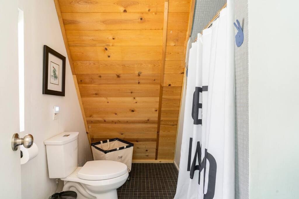 Dog Friendly A-frame Hot Tub Nature Views Holiday home