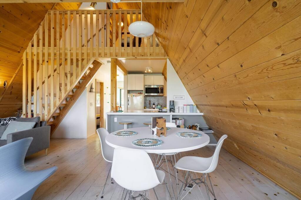 Dog Friendly A-frame Hot Tub Nature Views Holiday home *